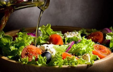 olive-garden-copycat-salad-the-kitchen-community image