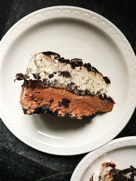 ice-cream-cake-with-oreo-cookie-crust-3-sisters-eat image