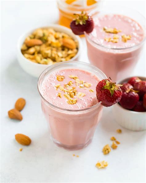 strawberry-smoothie-wellplatedcom image