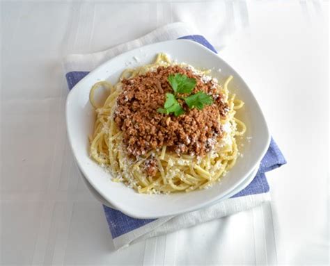deliciously-greek-macaronia-me-kima-honest-cooking image