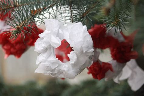 candy-cane-wreath-ornaments-for-kids-happy image