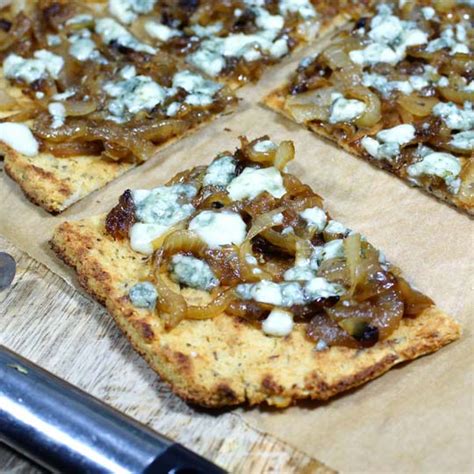 caramelized-onion-gorgonzola-pizza-detoxinista image