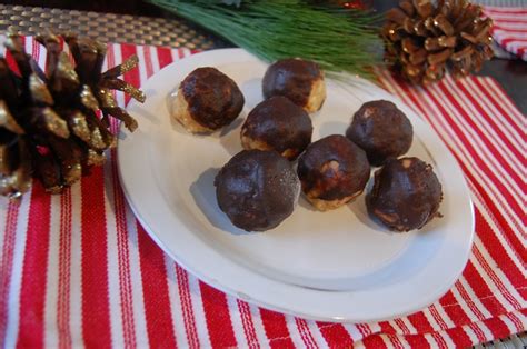 easy-and-delicious-christmas-bon-bons-flawless-chaos image