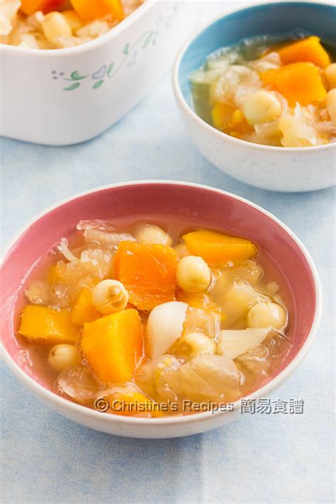 snow-fungus-papaya-and-lotus-seeds-dessert-soup image