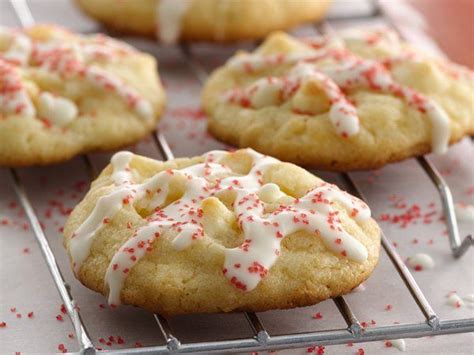 holiday-white-chocolate-macaroon-cookies image
