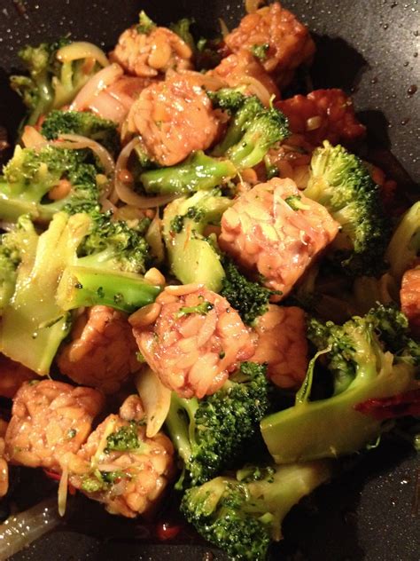 stir-fried-tempeh-with-broccoli-garlic-and-chilli image