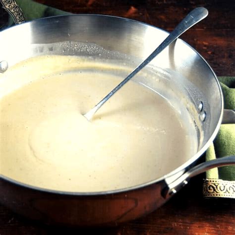 garlic-parmesan-creamy-white-sauce-cooking-frog image