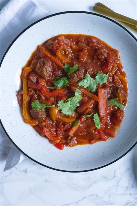 cuban-tomato-pepper-and-beef-stew-ropa-vieja image