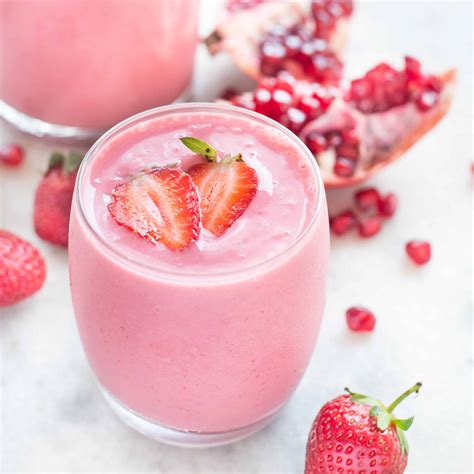strawberry-pomegranate-breakfast-smoothie image