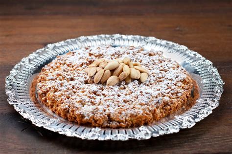 gusto-tv-giant-almond-crumb-biscuit-fregolata image