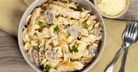 one-pot-creamy-chicken-and-mushroom-pasta-slender image