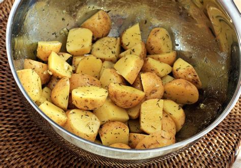 roasted-new-potatoes-with-thyme-and-garlic image