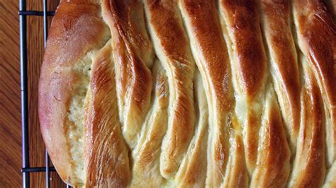 braided-lemon-and-cream-cheese-bread image