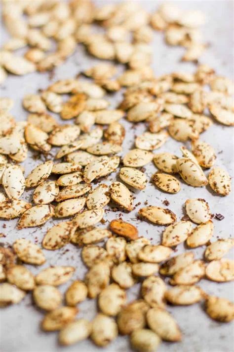 how-to-make-roasted-pumpkin-seeds-in-6-flavors image