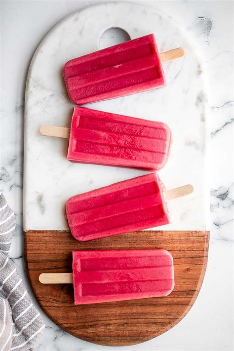 strawberry-popsicles-ahead-of-thyme image