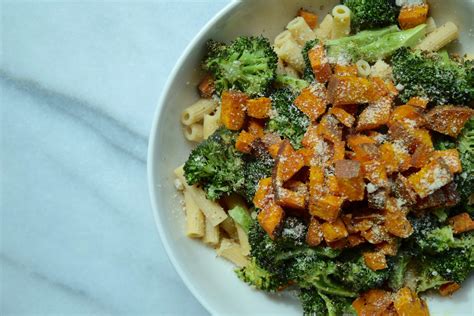 20-min-meal-chickpea-pasta-primavera-glow-by image