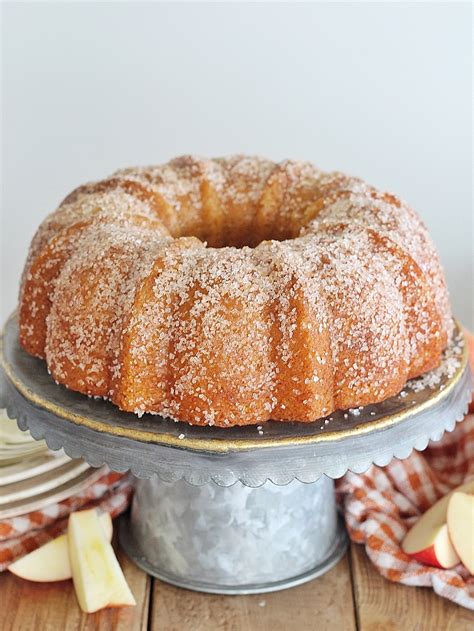 the-most-delicious-apple-cider-donut-bundt-cake-for-fall image