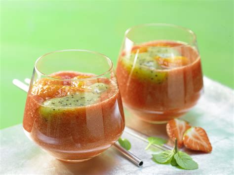 strawberry-papaya-smoothie-recipe-eat-smarter-usa image