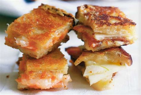 cheddar-bacon-and-apple-grilled-cheese-sandwich image