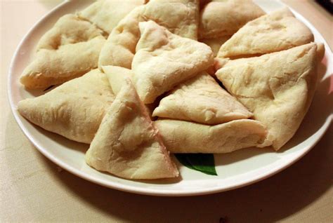 fun-ways-to-eat-pita-middle-eastern-bread-the image
