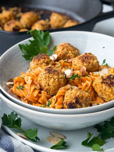 vegan-meatballs-pasta-with-roasted-red image