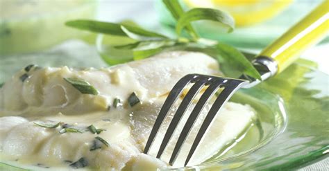 flounder-in-cream-sauce-with-tarragon-eat-smarter image