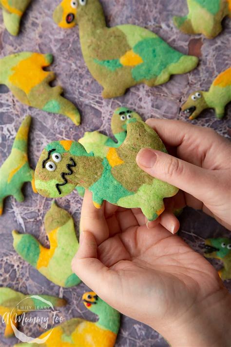 how-to-make-dinosaur-cookies-a-mummy-too image
