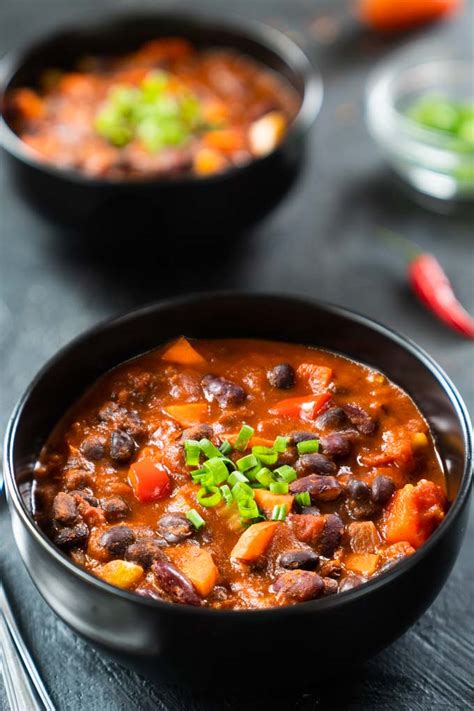 vegan-chili-the-best-homemade-chili-with-beans image