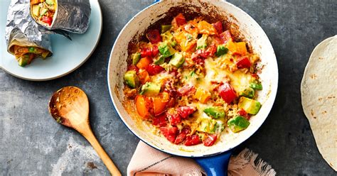 breakfast-burrito-recipe-with-tomato-avocado-and-egg image