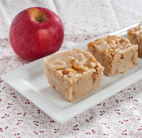 apple-pie-fudge-baked-in image