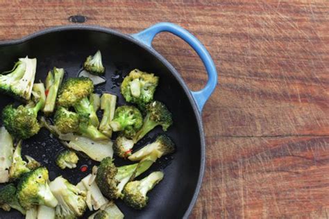 broccoli-with-garlic-and-hot-pepper-recipe-broccoli image