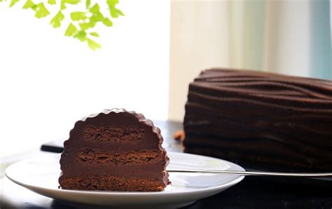 alhambra-hazelnut-chocolate-cake-le-petit-renard image