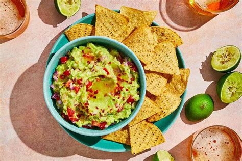 heres-the-best-way-to-keep-guacamole-from image
