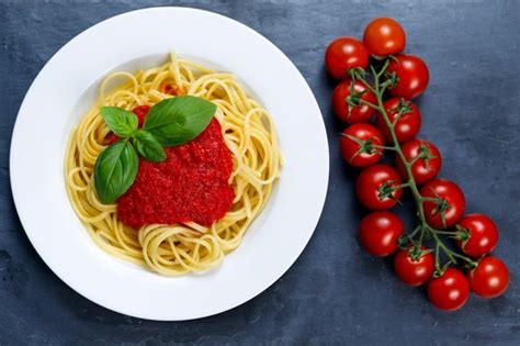 how-many-calories-are-in-a-bowl-of-spaghetti-with-red image