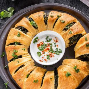 mushroom-spinach-ricotta-crescent-ring-cook-with image