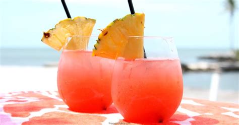 10-best-coconut-rum-drinks-with-cranberry-juice image