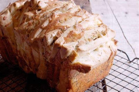 garlic-cheddar-pull-apart-bread-recipe-food-fanatic image