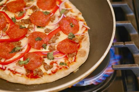 stovetop-pizza-making-pizza-without-an-oven-bigger image