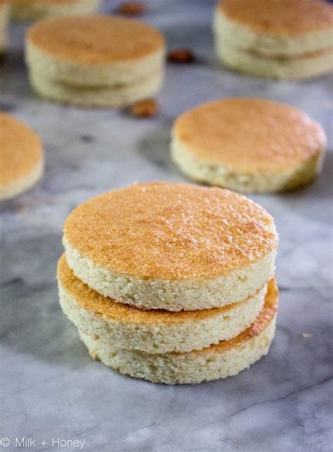 joconde-biscuit-the-mona-lisa-of-cakes-milk image