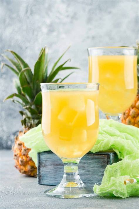 19-popular-hawaiian-cocktails-izzycooking image