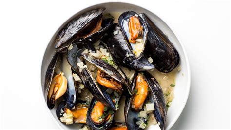 steamed-mussels-with-fennel-and-tarragon-recipe-bon image