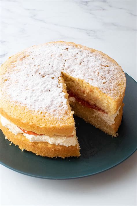 vanilla-sponge-cake-victoria-sponge-hint-of-healthy image