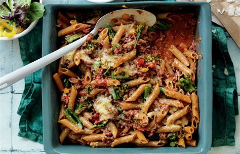 beef-and-broccoli-pasta-bake-healthy-food-guide image