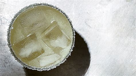 how-to-make-a-margarita-on-the-rocks-step-by-step image