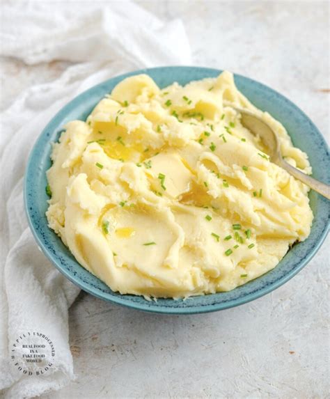 roasted-garlic-mashed-potatoes-with-mascarpone image