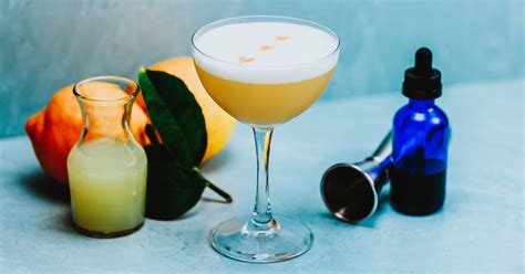 whiskey-sour-cocktail image