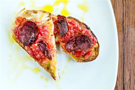 tostada-con-tomate-spains-best-toast-recipe-lauras image