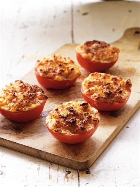 crusty-broiled-tomatoes-southern-living-heirloom image