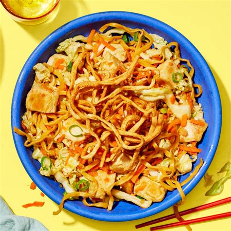 chrissy-teigens-chinese-chicken-salad-with-crispy-wontons image