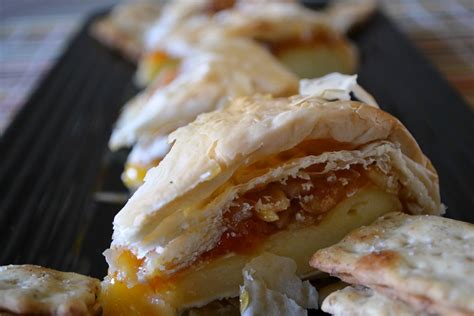 great-edibles-recipes-baked-apricot-brie-weedist image